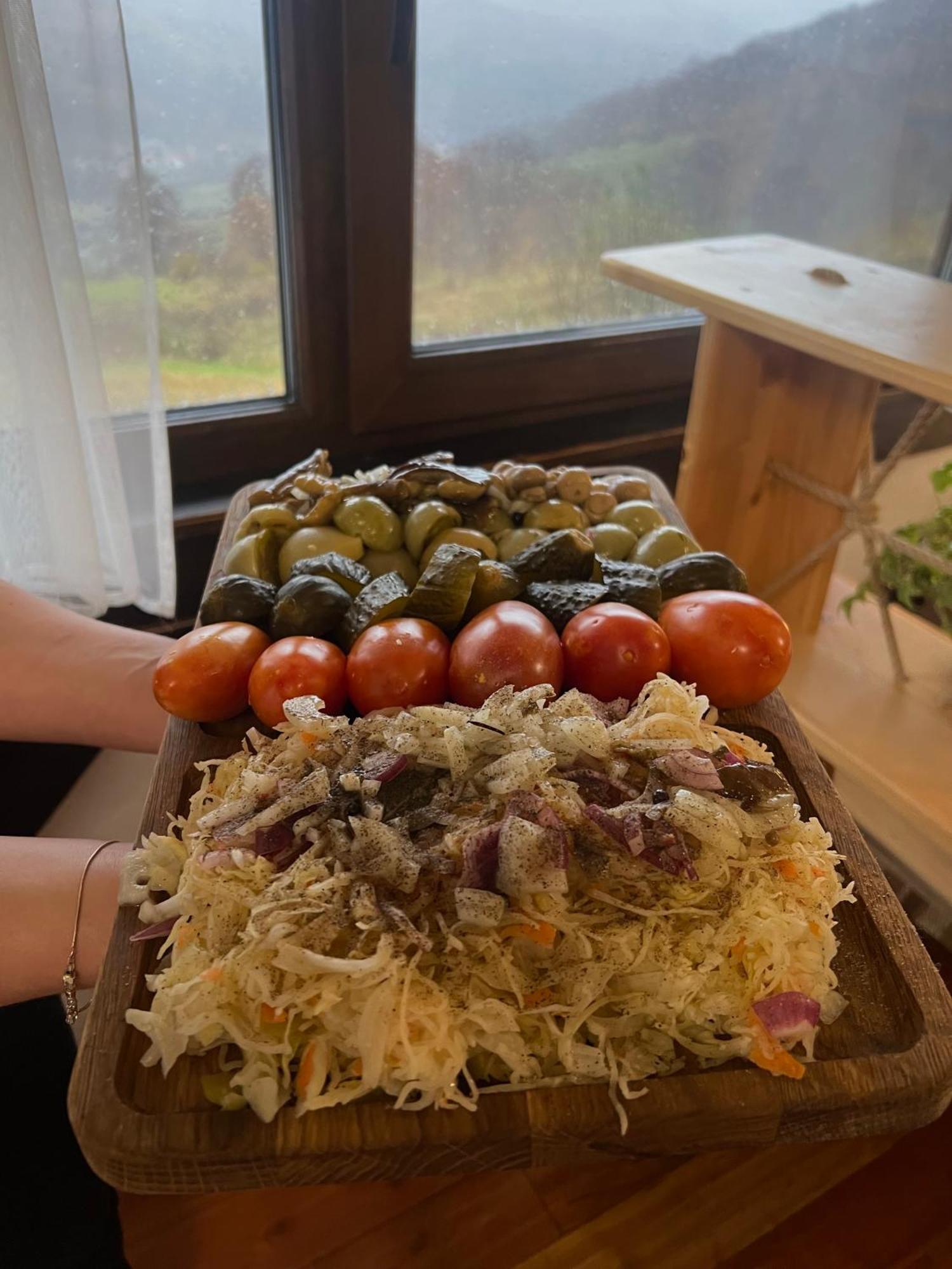 Готельно-Ресторанний Комплекс Кичера Volovets Esterno foto